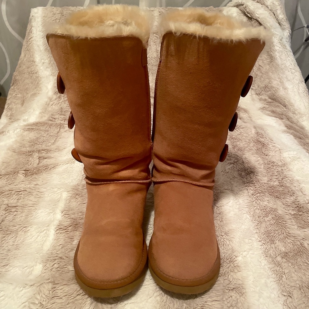 Ugg women’s boots w7